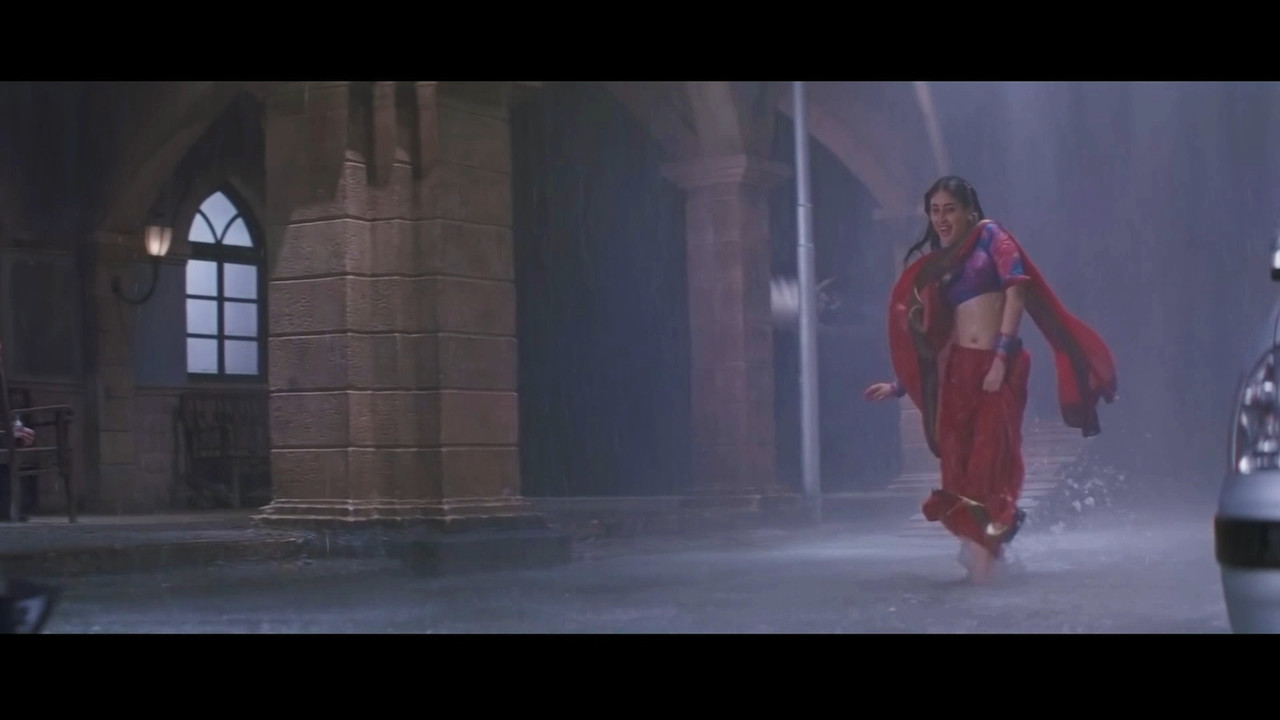 [Image: Kareena-Kapoor-Khan-Hot-Song-From-Chamel...-14-19.jpg]