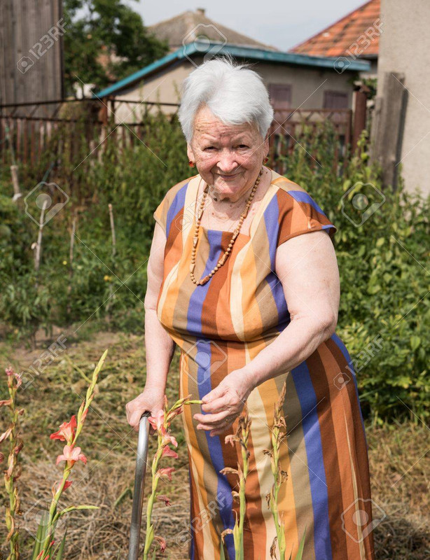 Dolores, 70 años, cliente satisfecha de Valencia, España