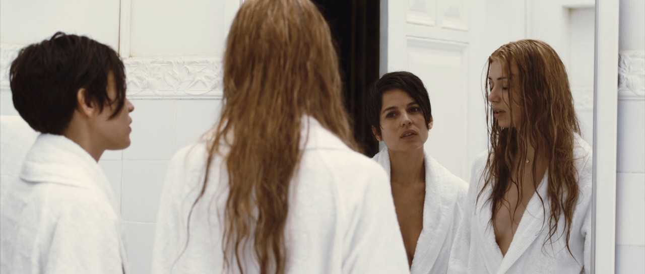 Room in Rome 2010 (1080p x265 10bit Tigole).mkv_