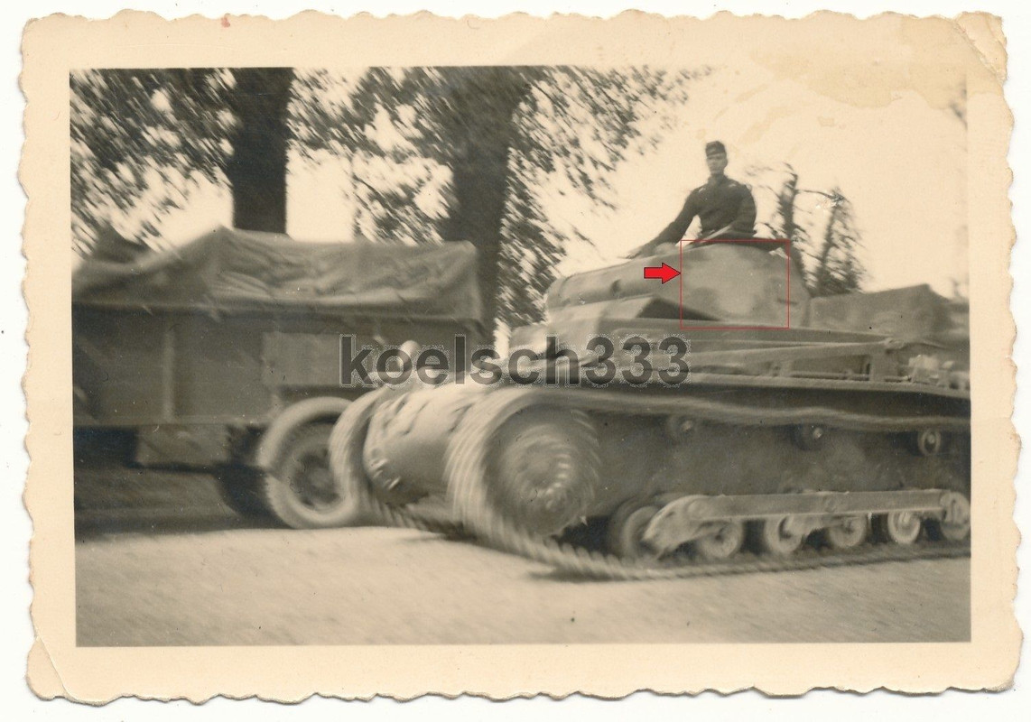 Foto Panzer II mit getarntem weißen Balkenkreuz