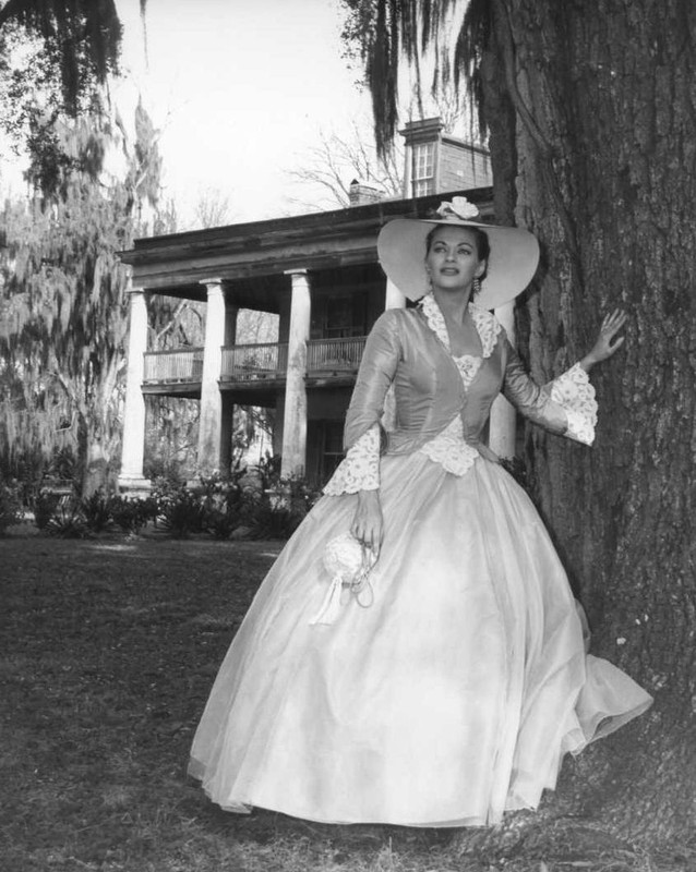 Yvonne_De_Carlo_a88