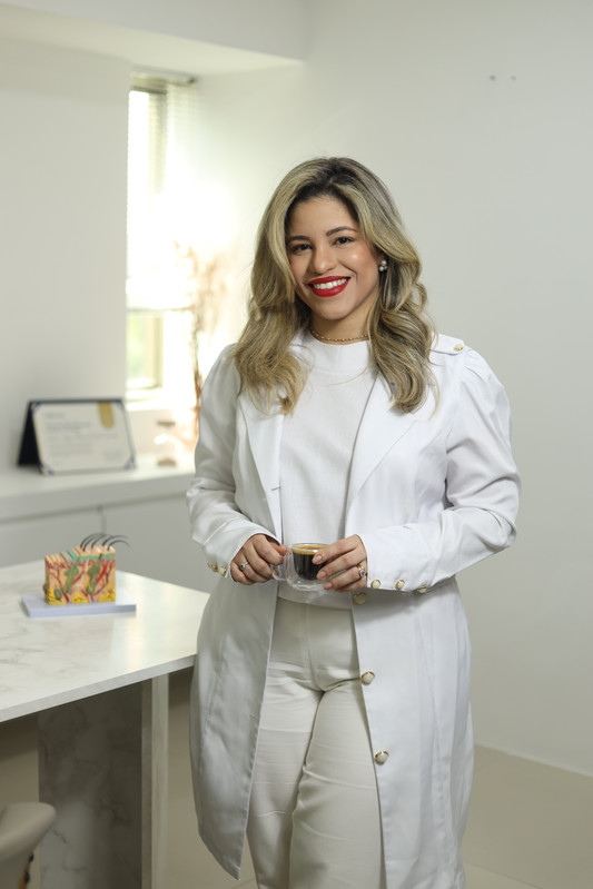 Dra. Jéssica Laizza — retrato profissional