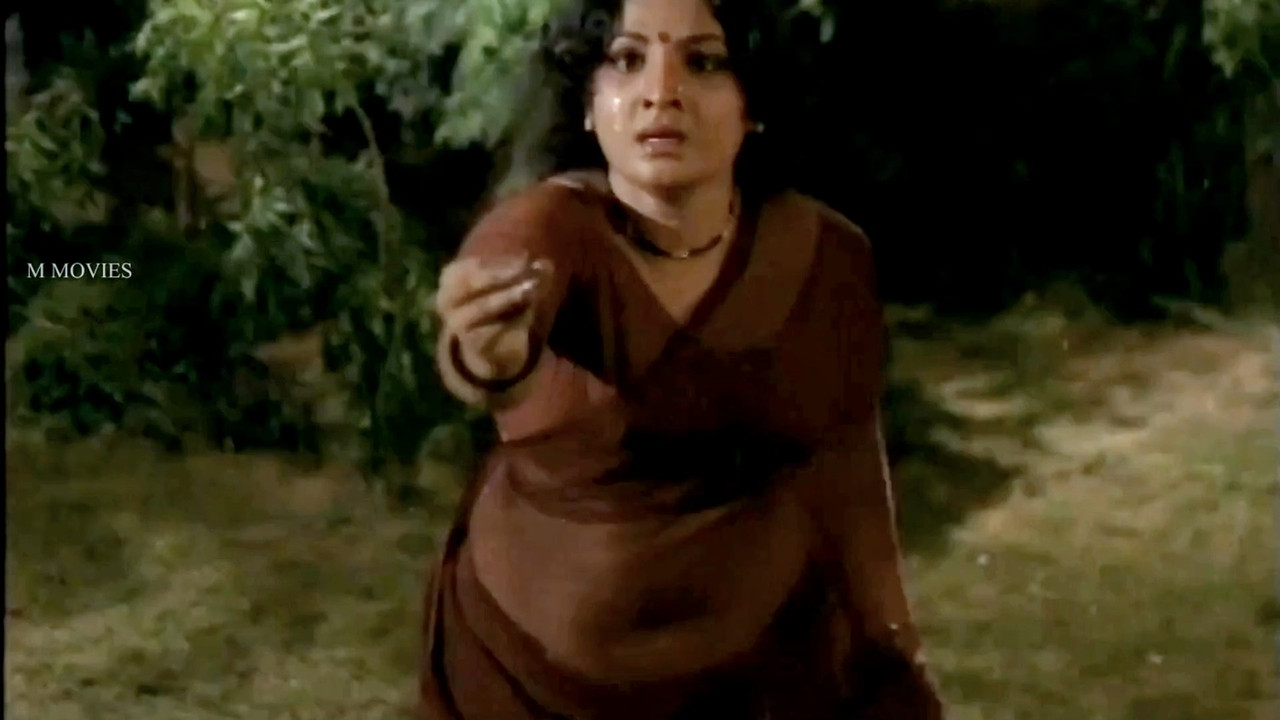 Jayabharathi Sexy Sizzling Deep Navel and boob scenes from Nagamadathu mp4 snapshot 00 50 117