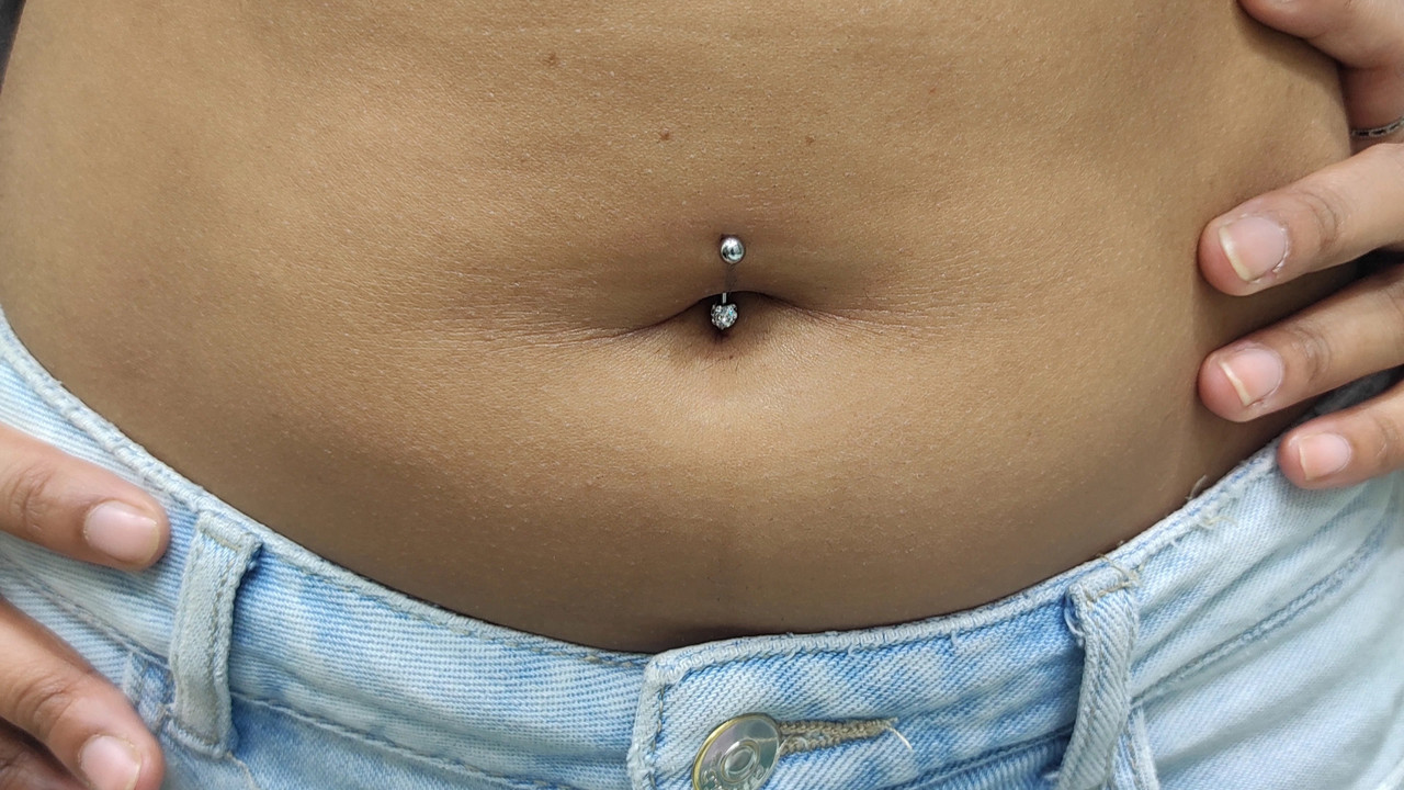 SEXY DELHI GIRL DEEP NAVEL piercing webm snapshot 01 48 000