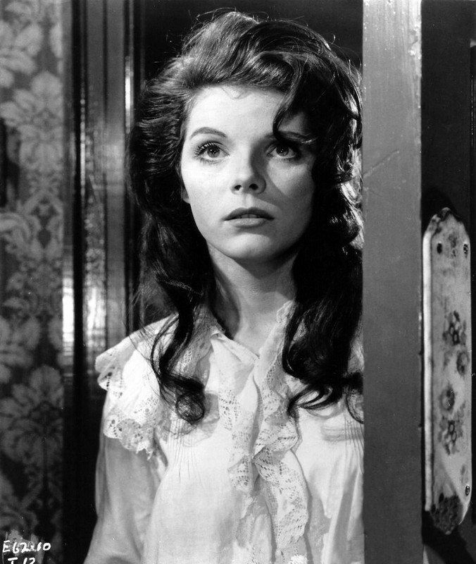 samantha_eggar_b27