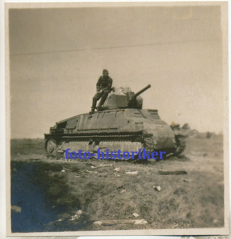 Kamerad auf französischen BEUTE Panzer Somua S40