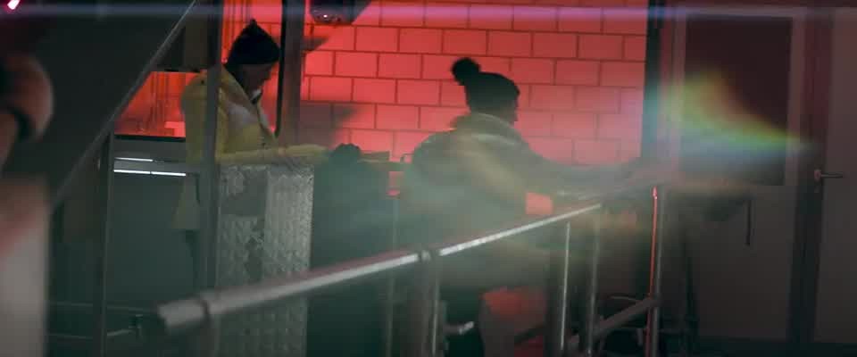 [Image: a06hz4xno6vz.jpg]