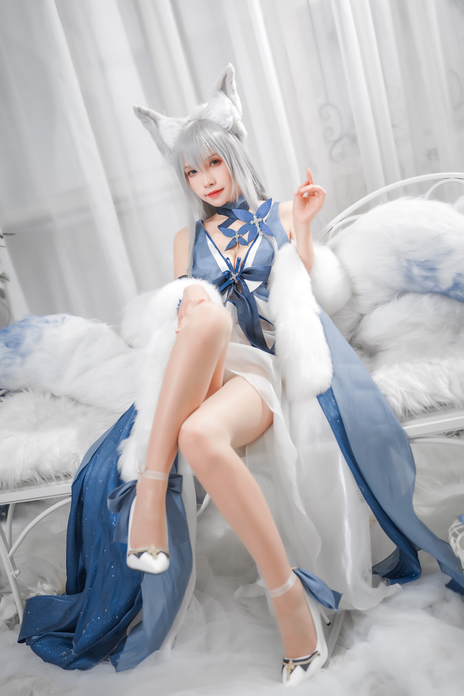 Neko-薇薇 信浓礼服 Cosplay 写真｜优雅风高清图集（30P｜74MB）插图3