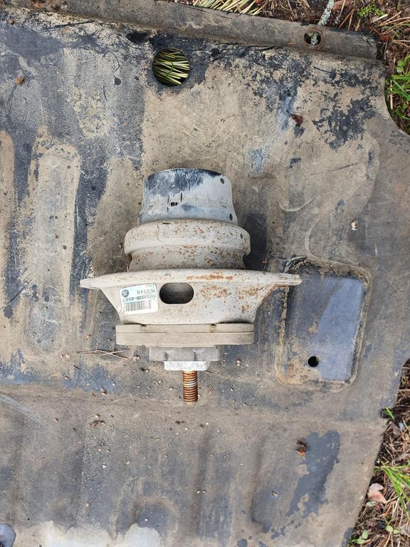 Опора двигателя