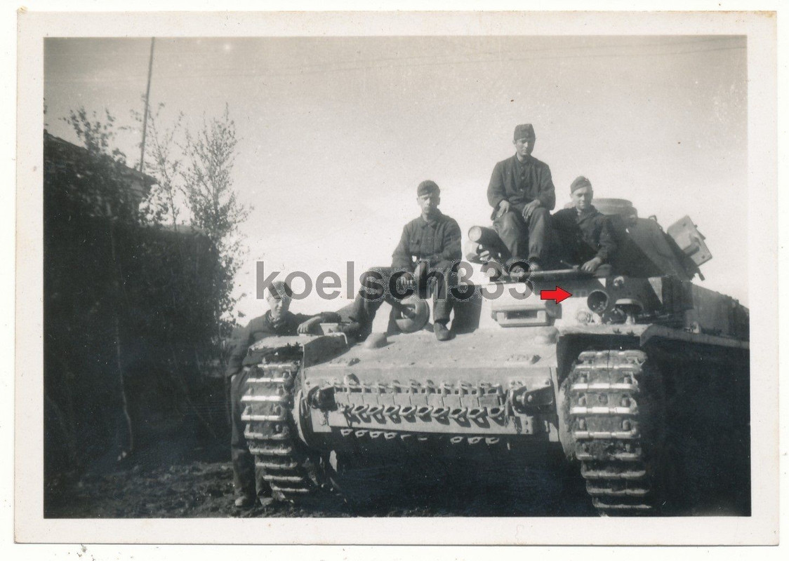 Foto Panzermänner auf Panzer IV mit Kennung 20. 