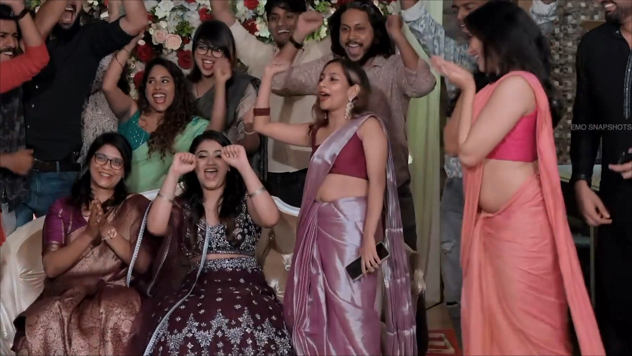 Sana Althaf Sexy navel and Belly show in pink saree.mp4_snapshot_00.08.372