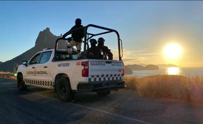 Golpe al narco en Sonora: Aseguran material bélico y drogas dentro de vehículos