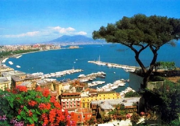 Napoli allo sbando, dietro l'emergenza c'è il vuoto di valori dans Articoli di Giornali e News Cartolina-Napoli