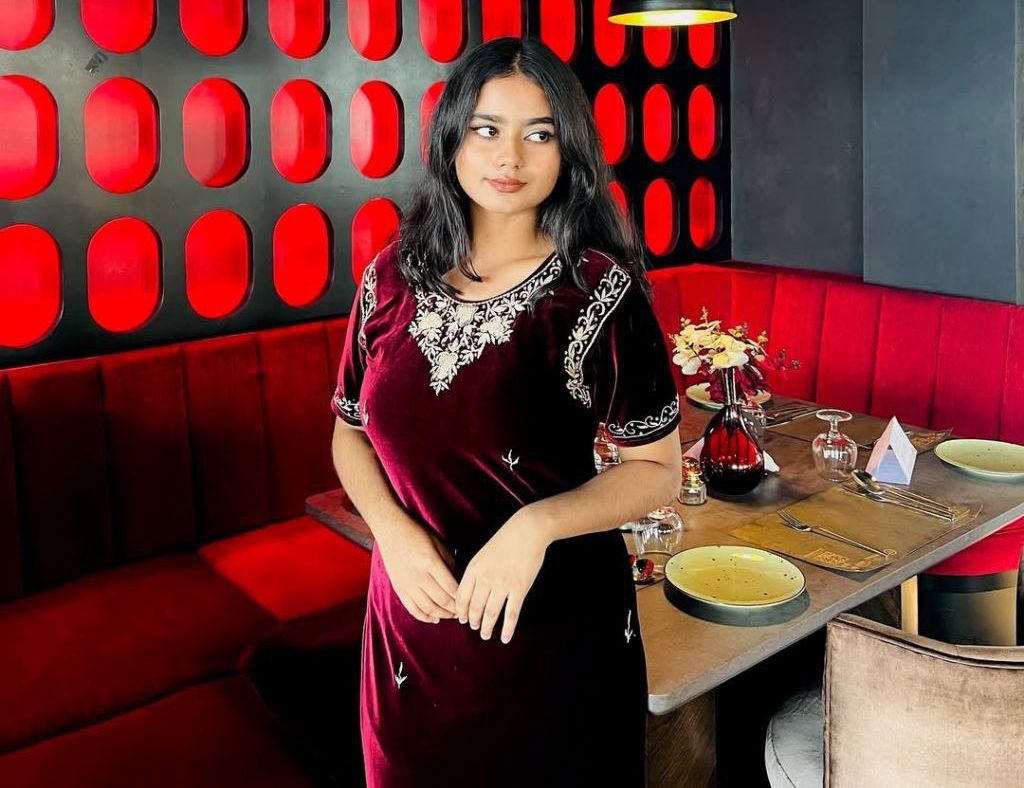 Cute indian gf giving bj to boyfriend part 2