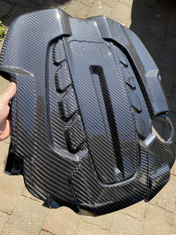 RS_CF_EngineCover_01