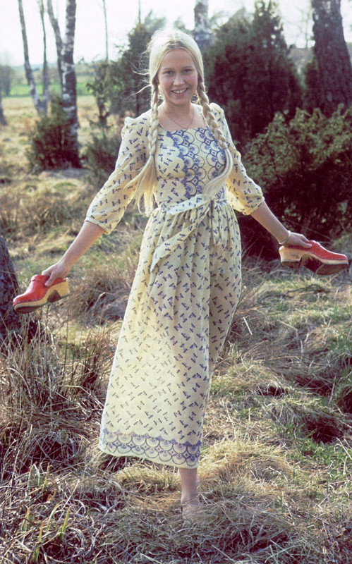 early_agnetha_shoes_in_hand