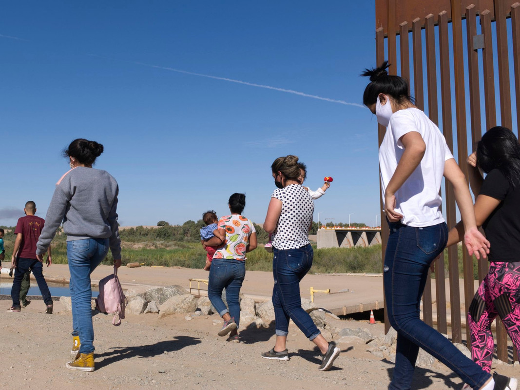 Juez federal de EU avala demanda de grupo antimigrante 