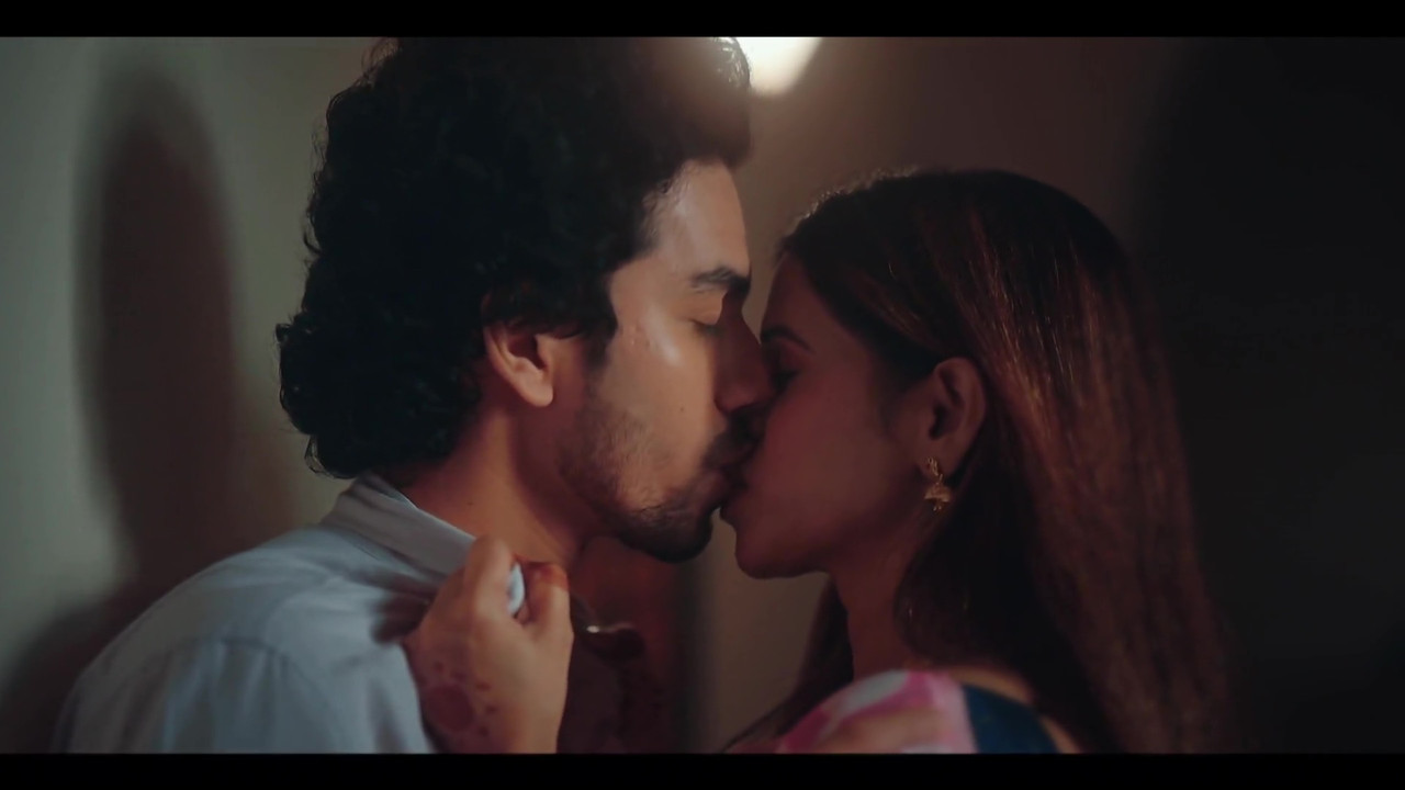 Shivangi Verma Hot Romance & Kissing Scenes in Hasratein S3 – Sensual Web Series Highlights