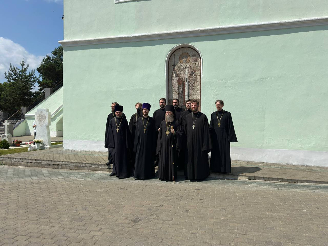 photo-5348548999235368228-y