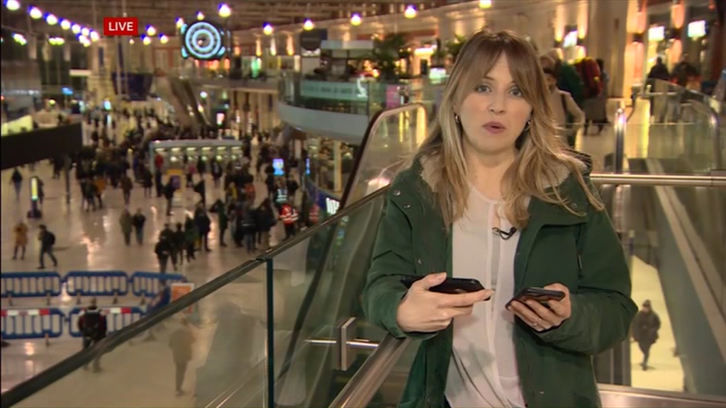 BBC London News_20220218_18301900.ts_snapshot_15.27.374