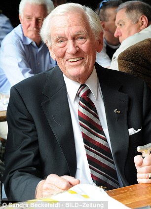 El teniente comandante Reinhard Hardegen en la actualidad. 99 años