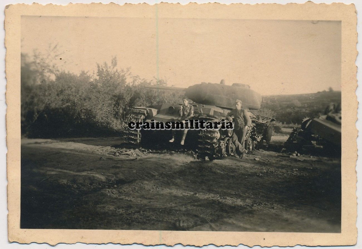 Orig. Foto zerstörte russische Beute Panzer KW-85 oder JS-I Tank