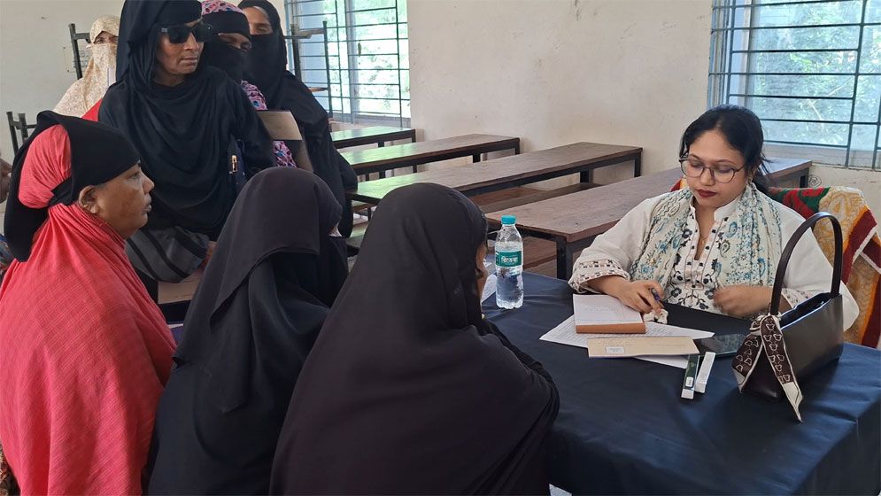 ভোলায় তথ্যমন্ত্রীর ফ্রি মেডিকেল ক্যাম্প, চিকিৎসা নিয়েছেন প্রায় ১০ হাজার মানুষ