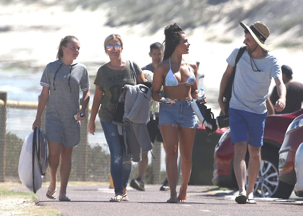 Holly-Young-Upskirt-STARS-com-43