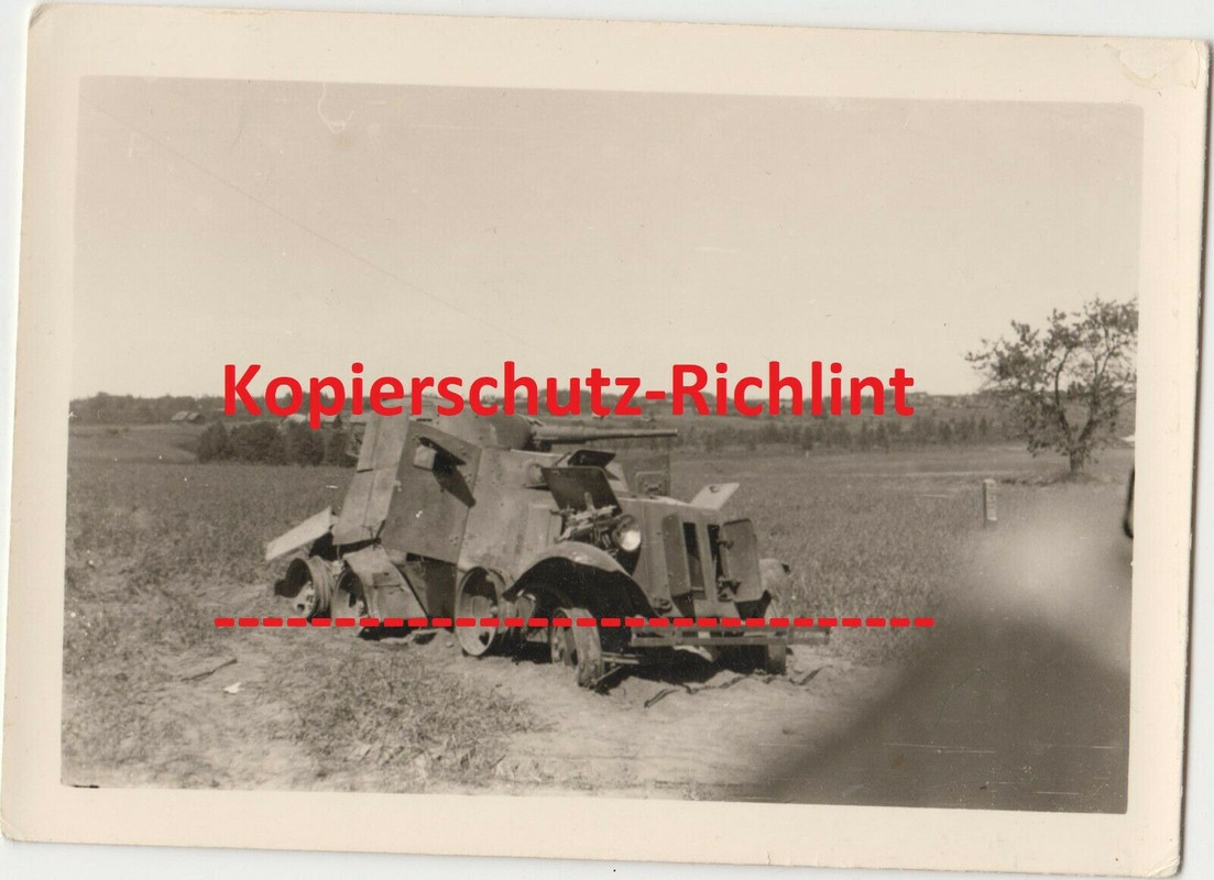 Wehrmacht Russland zerstörter russischer Panzer BA-10 Panzerspähwagen