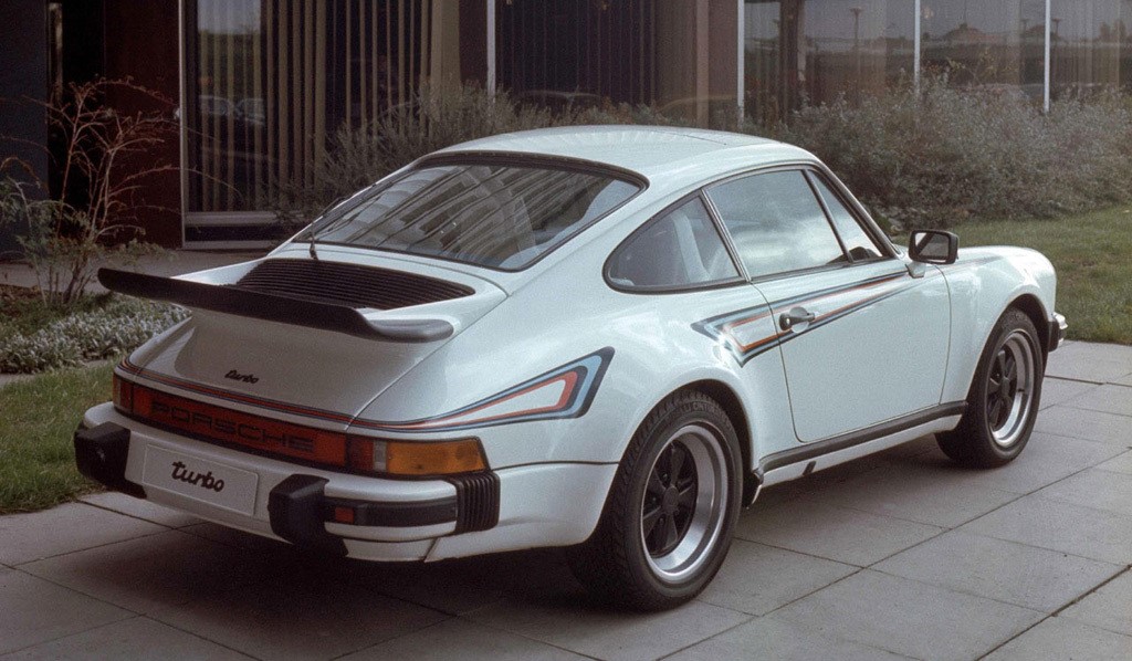 Porsche-911 Turbo 3.0 Coupe (930)