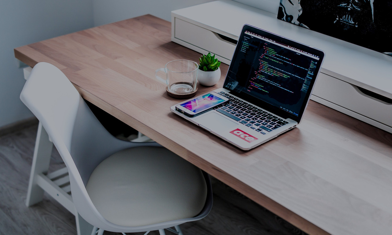 Laptop sobre la mesa