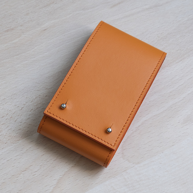 Présentation Atelier Romane - Page 16 Orange-travel-case
