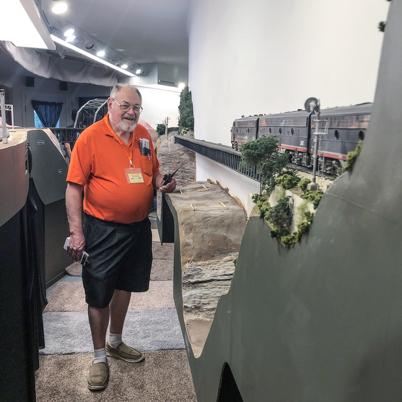 Ted Schempf brings a long coal train behind an ABBA set of F units, heading for the rotary dump