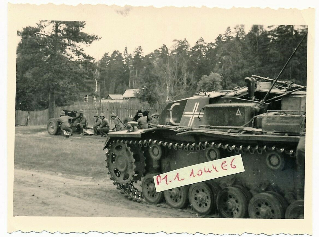 Sturmgeschütz in Russland mit PAK Geschütz im Einsatz entlang d.