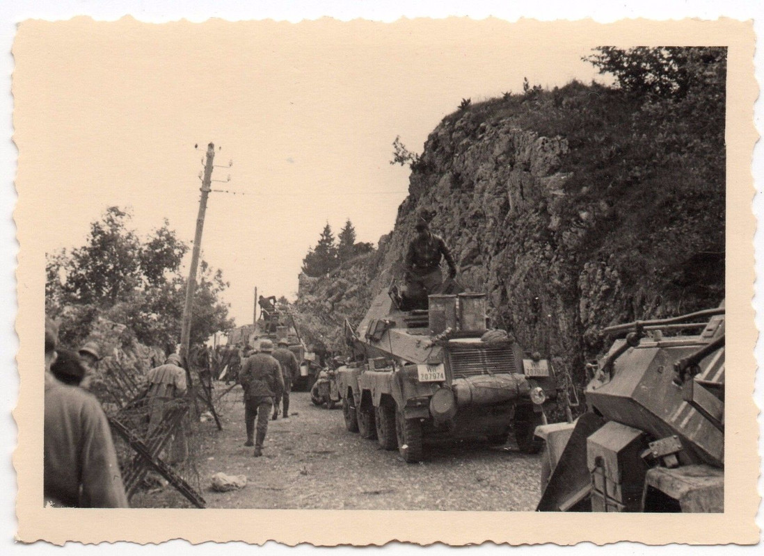 8 Wheels Panzerspähwagen SdKFZ 231 with Commande