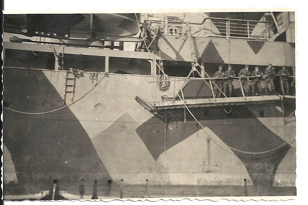 Orig.Foto Gebirgsjäger Wehrmacht Schiff mit Tarn