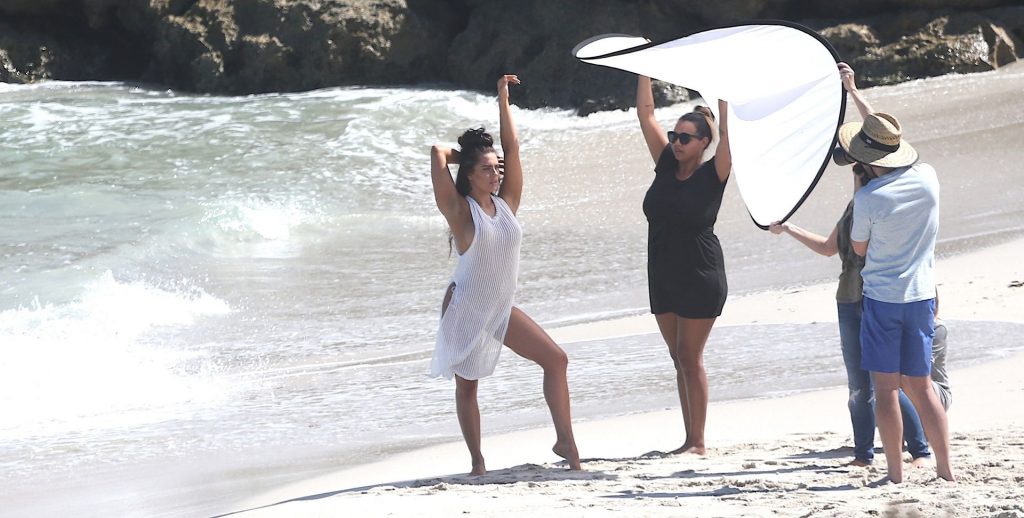 Holly-Young-Upskirt-STARS-com-9