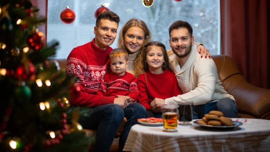 Семья дома фото на новый год