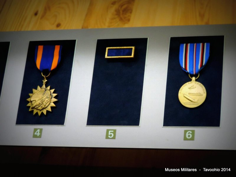 4-Medalla Aérea. 5- Citación Presidencial. 6- Medalla Americana de Campaña