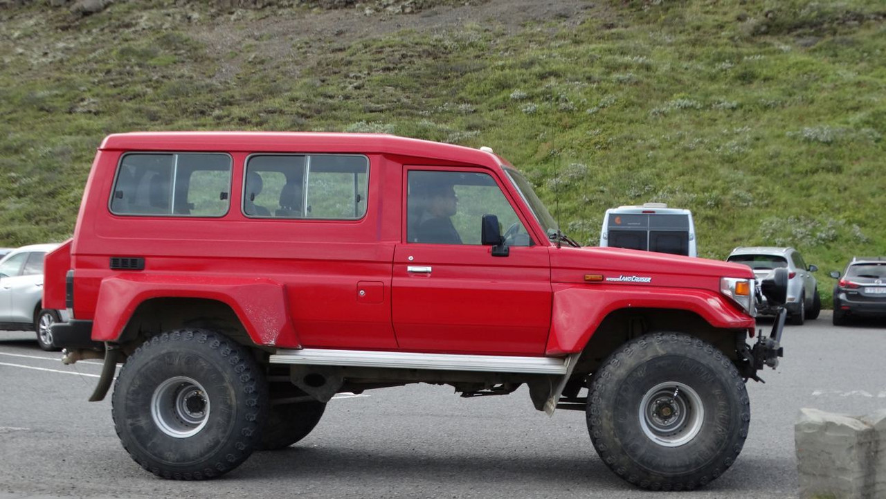 24-Golden Circle-Toyota Land Cruiser