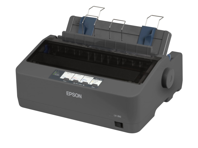 Una persona operando la impresora matricial Epson LX-350.