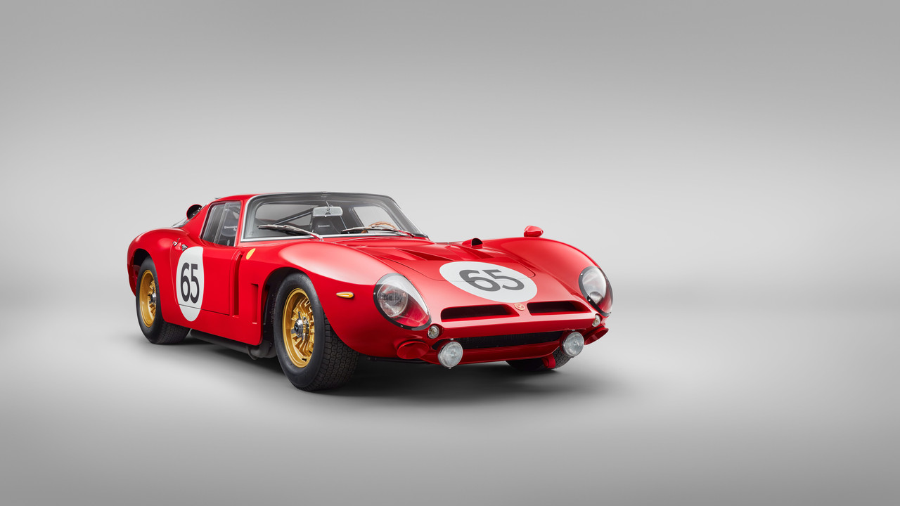 BizzarriniUSTour_Red5300GT_Studio_02