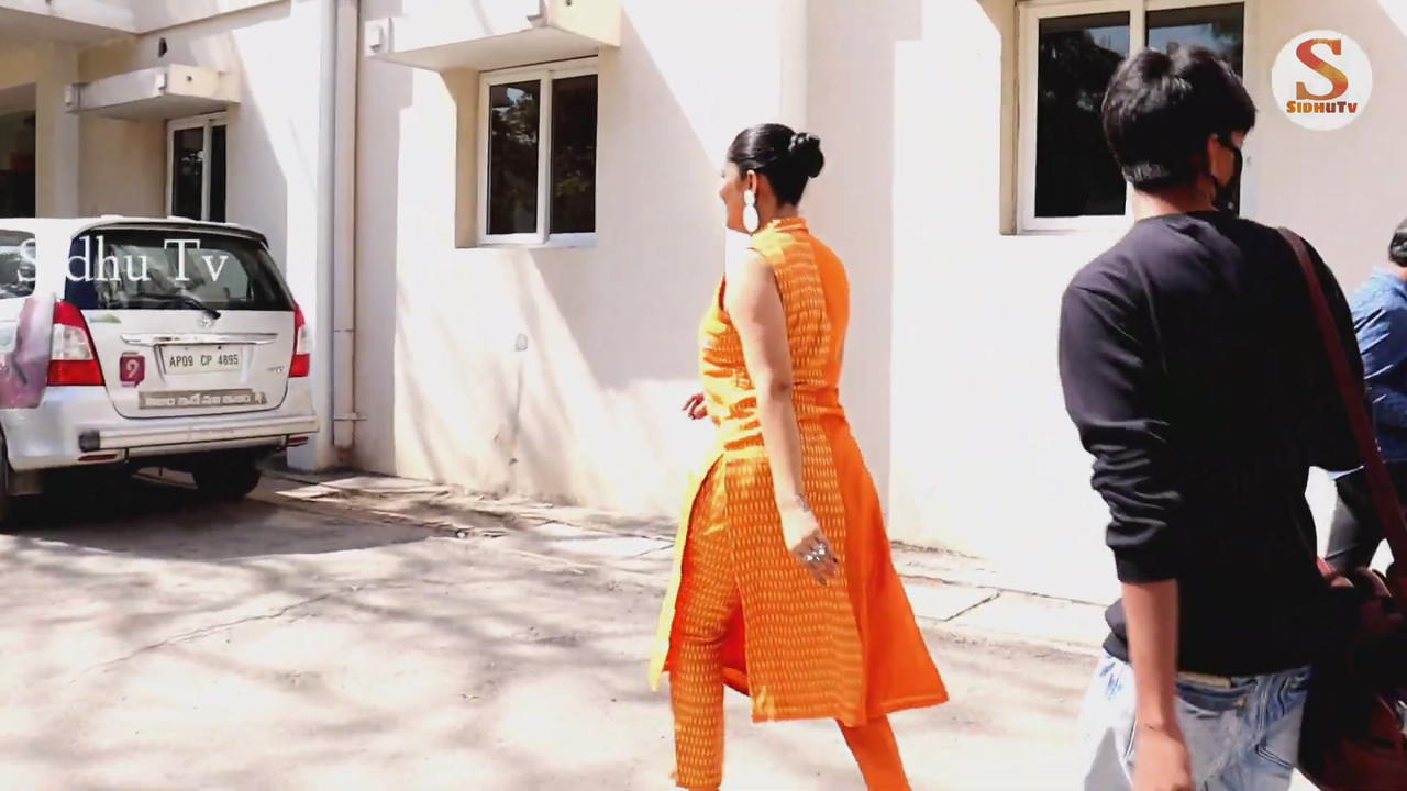 Actress Anasuya Bharadwaj Cute Orange Dress l Latest Movie DARJA Movie First Look House Full Talk[14