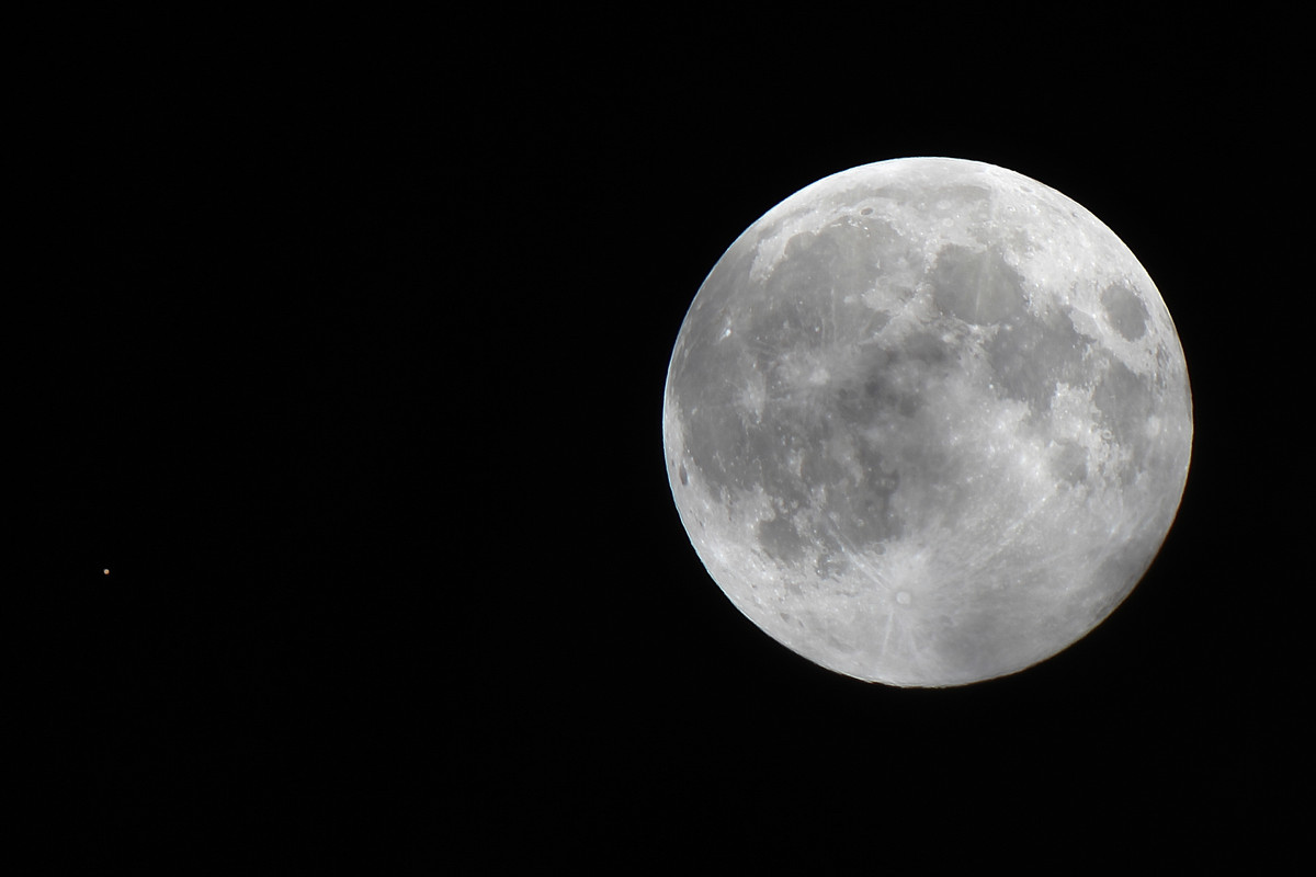 MoonAndMars_20221208_0420UTC_f=560_f8_n20