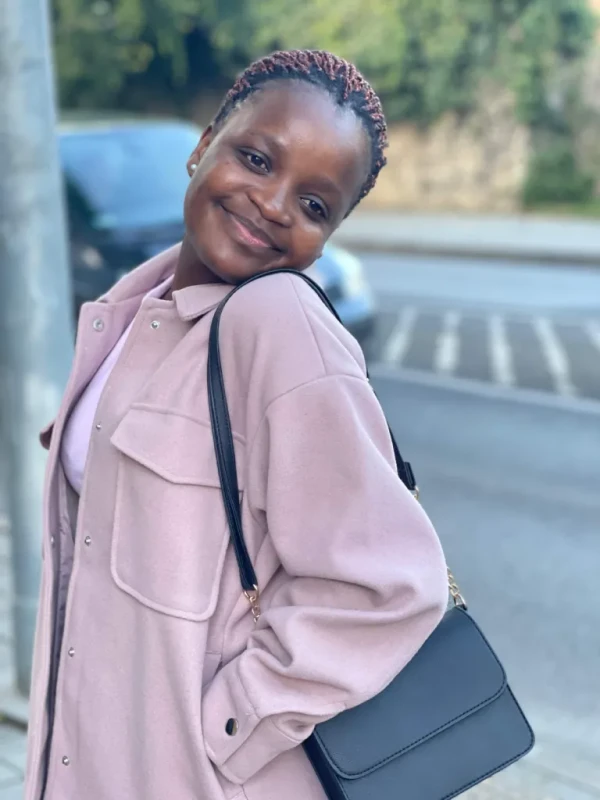 Photo of Lona Manhardo, Country Presentation Coordinator