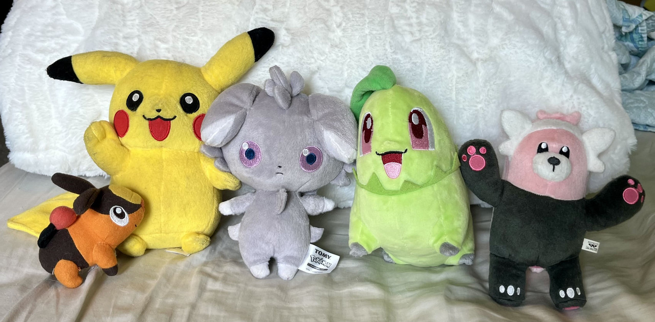 Tepig keychain, pikachu, espurr, chikorita, bewear