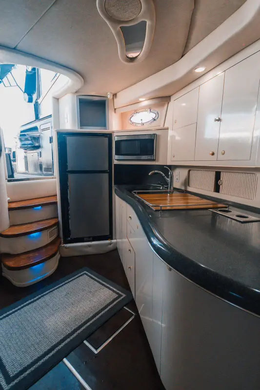 Mia 43 ft luxury yacht charter Cancun - Bathroom facilities and comfortable cabin for 15 guests