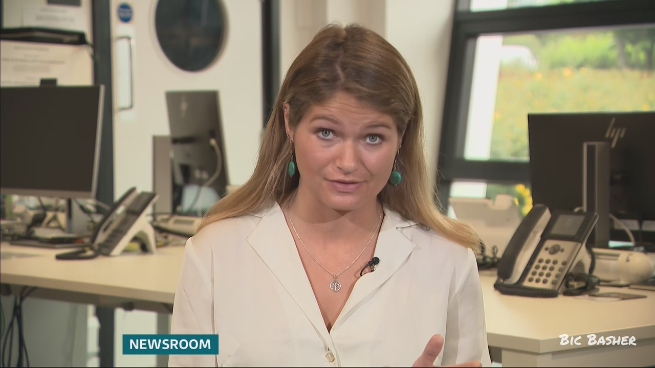 08.19 - 18.00.01 - ITV News West Country. Breaking news and current s....ts_snapshot_05.43.476