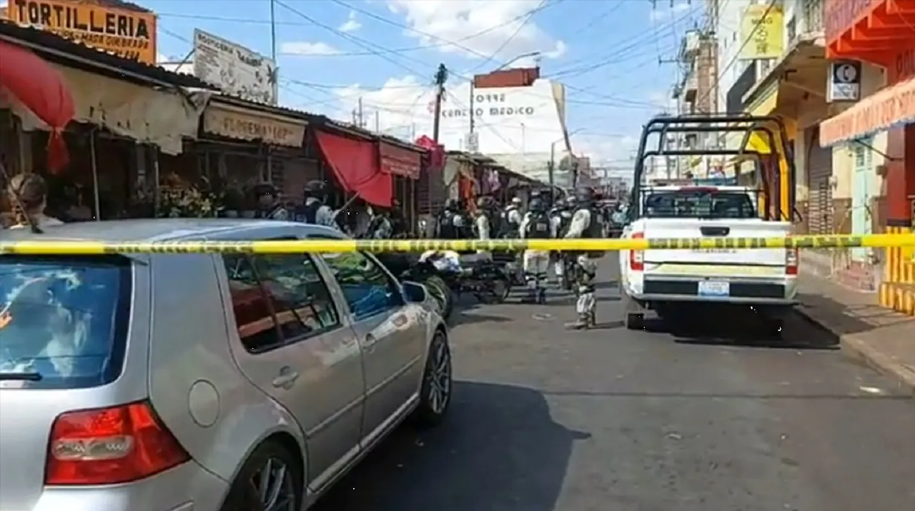 Balacera aterroriza a Guanajuato, matan a vendedor tianguis “La Línea de Fuego”