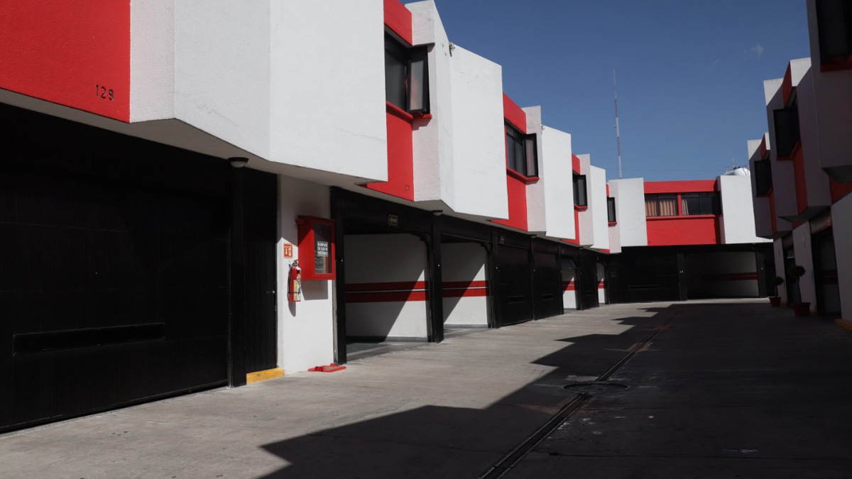 Presunto policía violó a estudiante a motel, la joven despertó con ropa rasgada